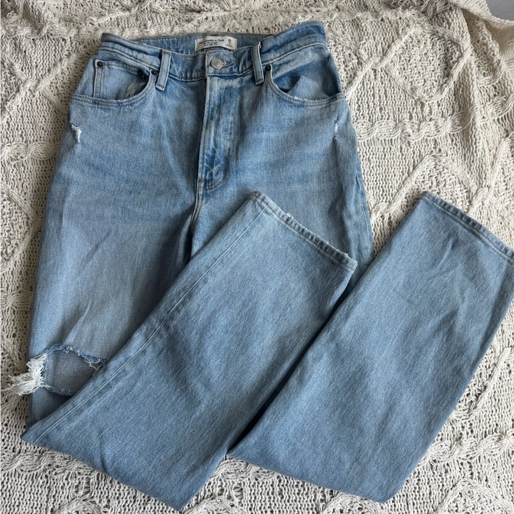 Abercrombie Curve Love Ultra High Rise 90s Straight Jean